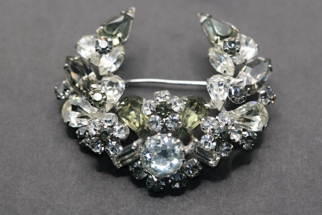 Rhinestone Vintage Cluster Brooch Pin crescent wreath Lot 763: Rhinestone Vintage Cluster Brooch Pin crescent wreath measures 2" x 2 1/4"