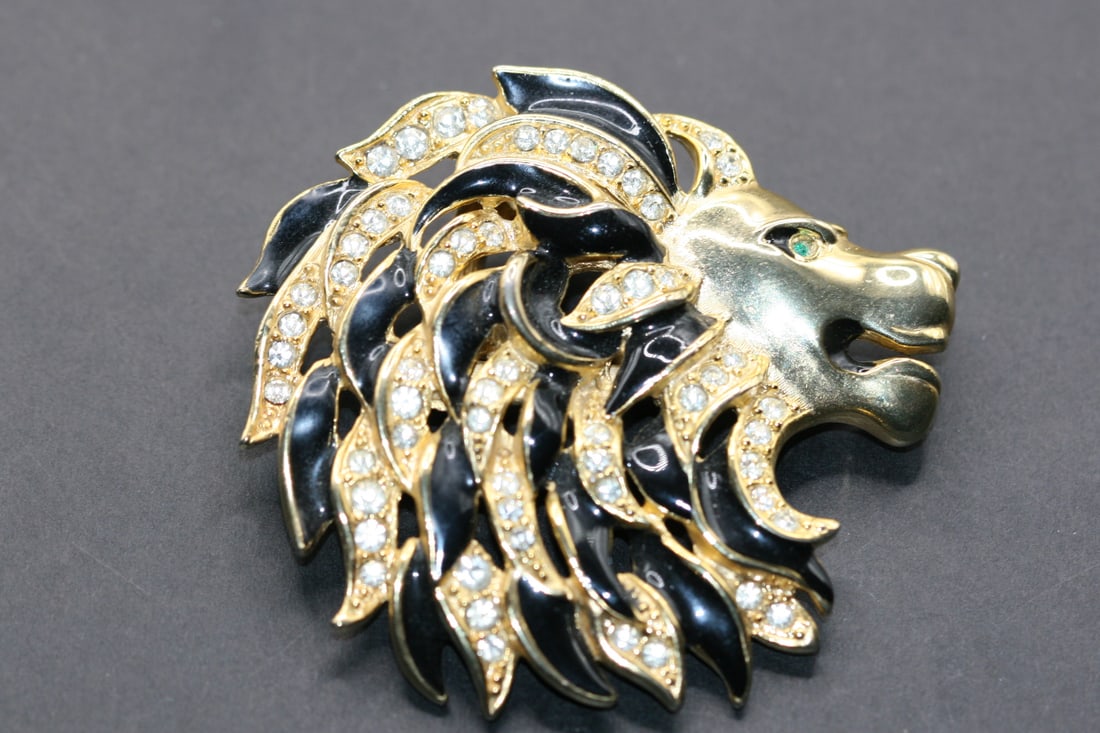 Huge Lion Enamel Rhinestone Craft Pendant Vintage Lot 878: Huge Lion Enamel Rhinestone Craft Pendant Vintage measures 2 3/4" x 2 5/8" signed Craft on the back can be used to thread onto your bead or pearl necklace
