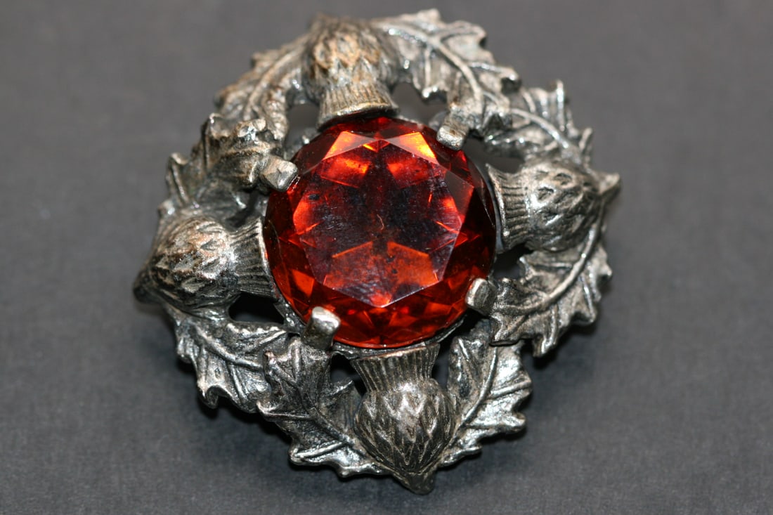 Miracle Thistle Celtic Brooch Pin Signed Vintage Lot 1021 (1 of 2)