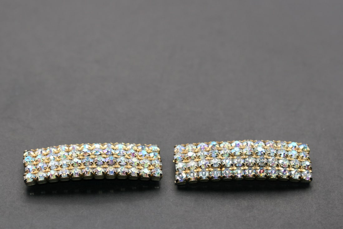 Rhinestone Shoe Clips Pair Vintage Lot 1081: Rhinestone Shoe Clips Pair Vintage measures 2" w x 3/4"