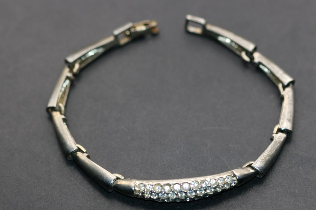 Rhinestone Bracelet Vintage Lot 1100: Rhinestone Bracelet Vintage measures 7" x 3/8" wide