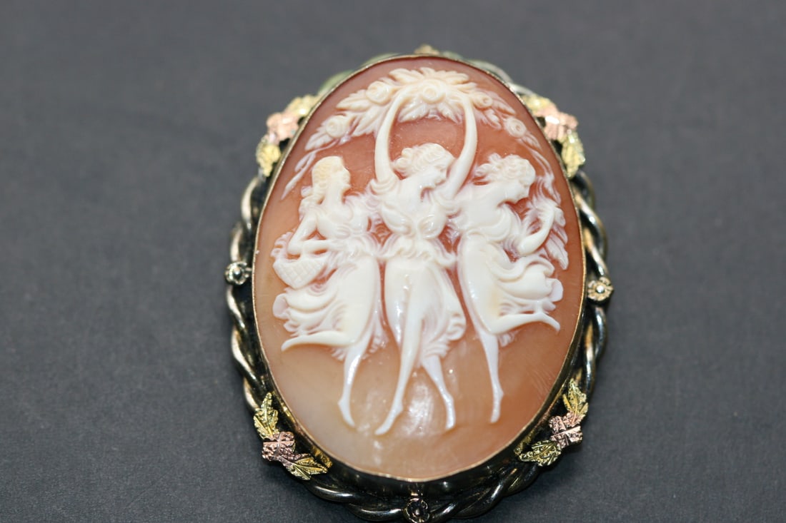 Shell Cameo Ladies Scene Vintage Brooch Pin 1940's Lot 1197 (1 of 3)