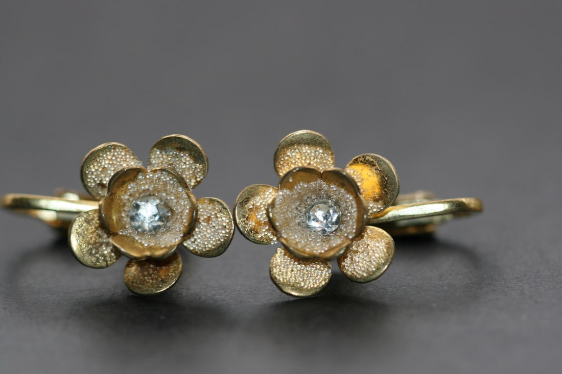 Vintage Clip Back Earrings 1940's Signed Austria Flower Lot 1226: Vintage Clip Back Earrings 1940's Signed Austria on the backs Flower measures 3/4" with bale flower only is 1/2" in diameter