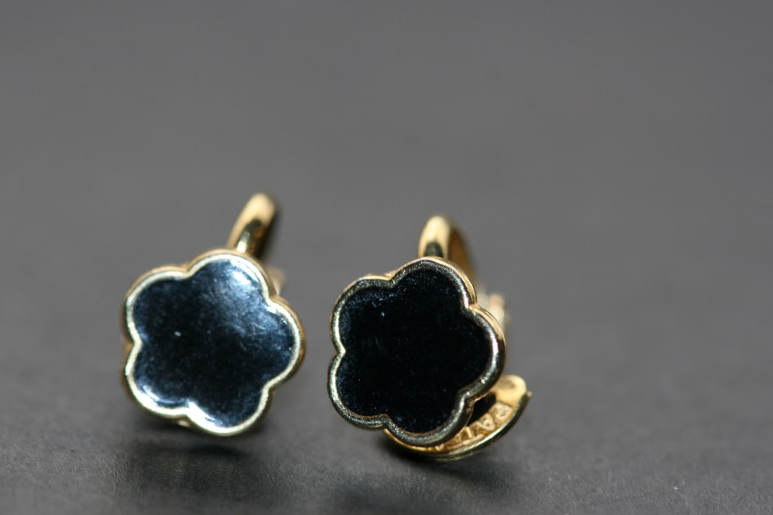 Vintage Clip Back Earrings 1940's Black Enamel Flower Studs Lot 1229: Vintage Clip Back Earrings 1940's Black Enamel Flower Studs measures 3/8" in diameter