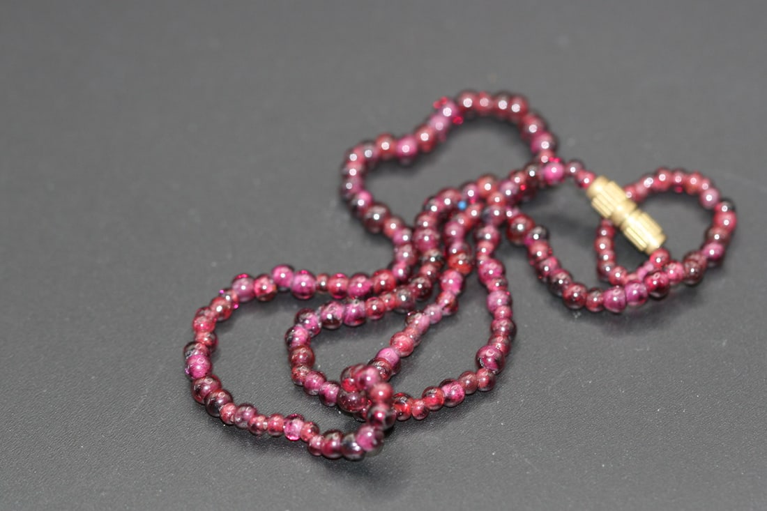 Garnet necklace Vintage .Lot#62: Garnet necklace Vintage