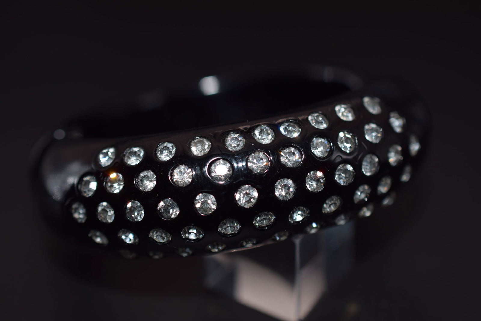 1940's Clamper Lucite Rhinestone Black Lot#CF 67: 1940's Clamper Lucite Rhinestone Black Measures 7/8" wide