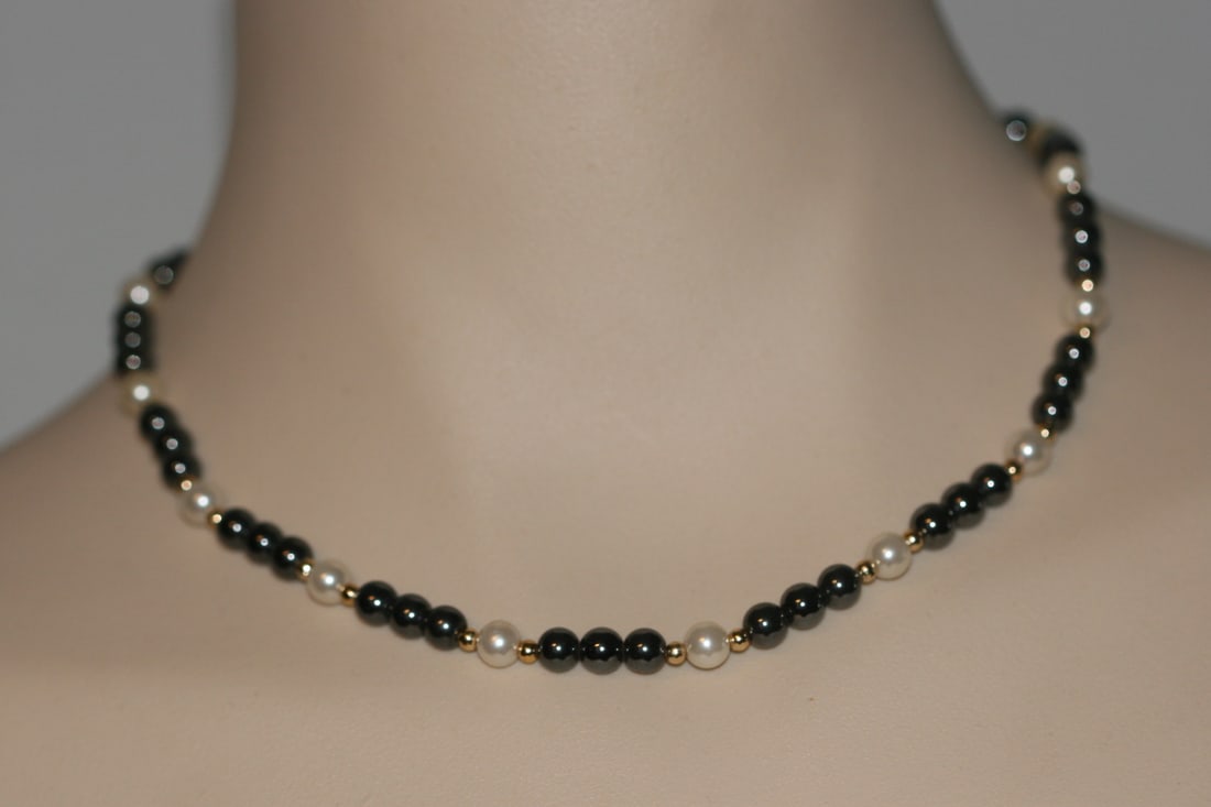 Hematite Pearl Necklace Vintage .Lot#71: Hematite Pearl Necklace Vintage measures 17" long