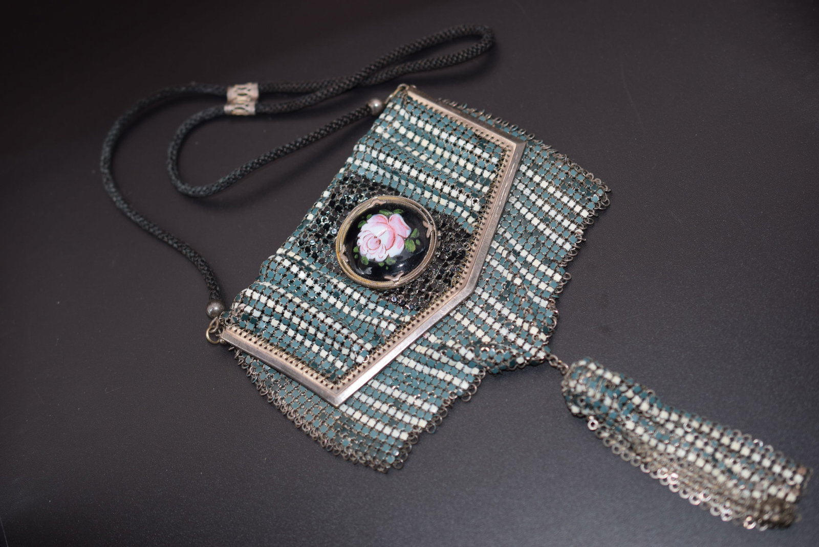 Vintage Purse Enamel Chain Mail Lot#CF 76: Vintage Purse Enamel Chain Mail measures 4" x 3 3/4" plus handle plus Tassle measures 3" long