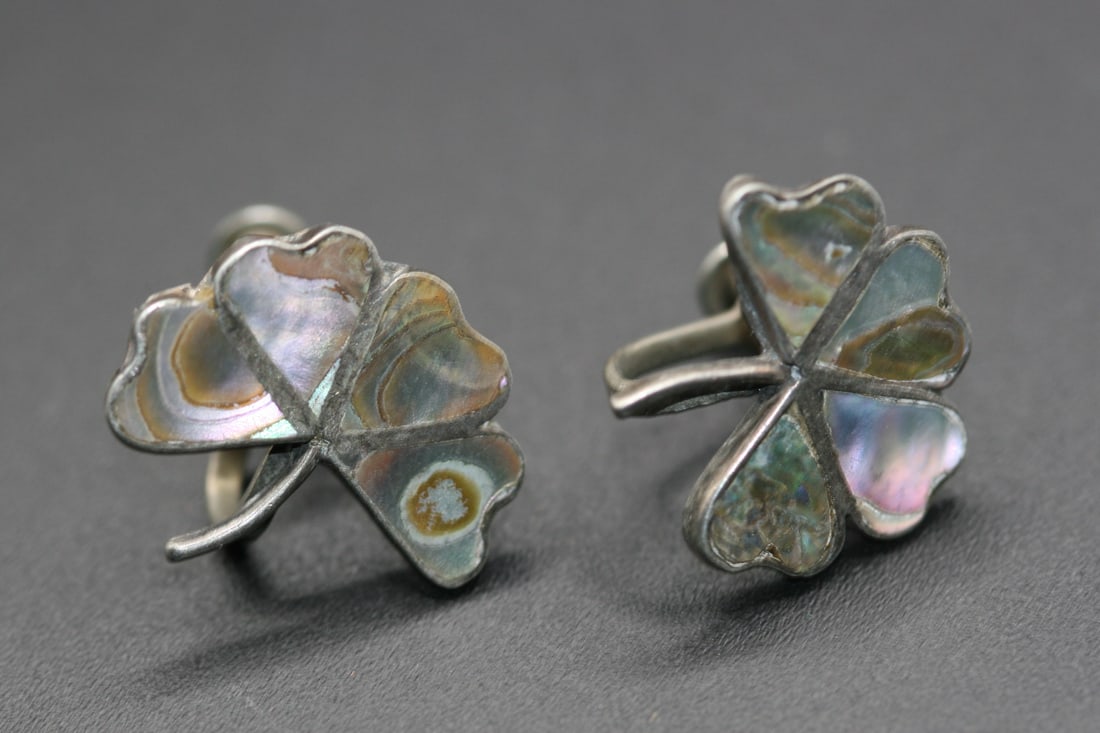 Mexico Sterling Silver 925 Vintage earrings Clover abalone signed AR .Lot#108: Mexico Sterling Silver 925 Vintage earrings Lucky Four Leaf Clover abalone measures 1 3/4" x 5/8" maker signed AR