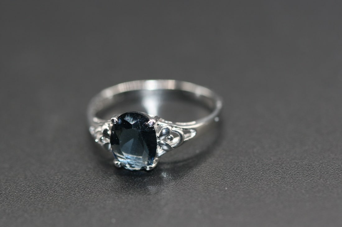 Sapphire CZ Cocktail Birthstone Sterling Silver 925 Ring Size 8 .Lot#132: Sapphire CZ Cocktail Birthstone Sterling Silver 925 Ring Size 8