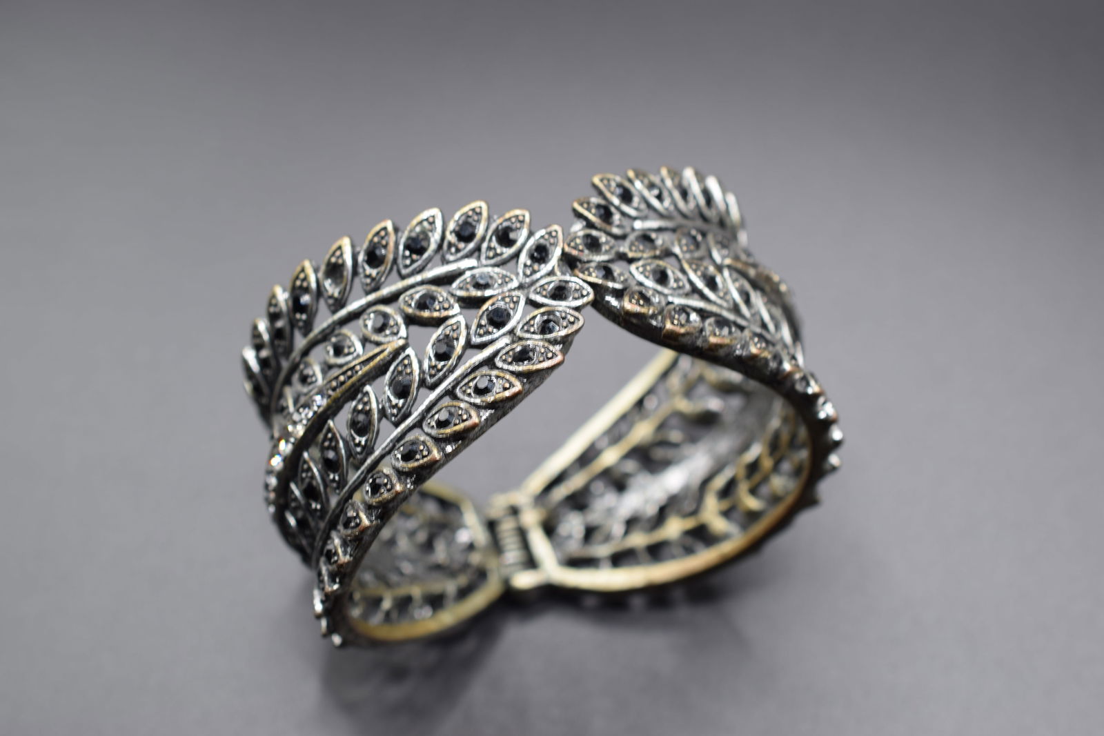 Yuhong Clamper Bracelet Rhinestone Cuff Gunmetal Japanned   .Lot#137 (1 of 3)