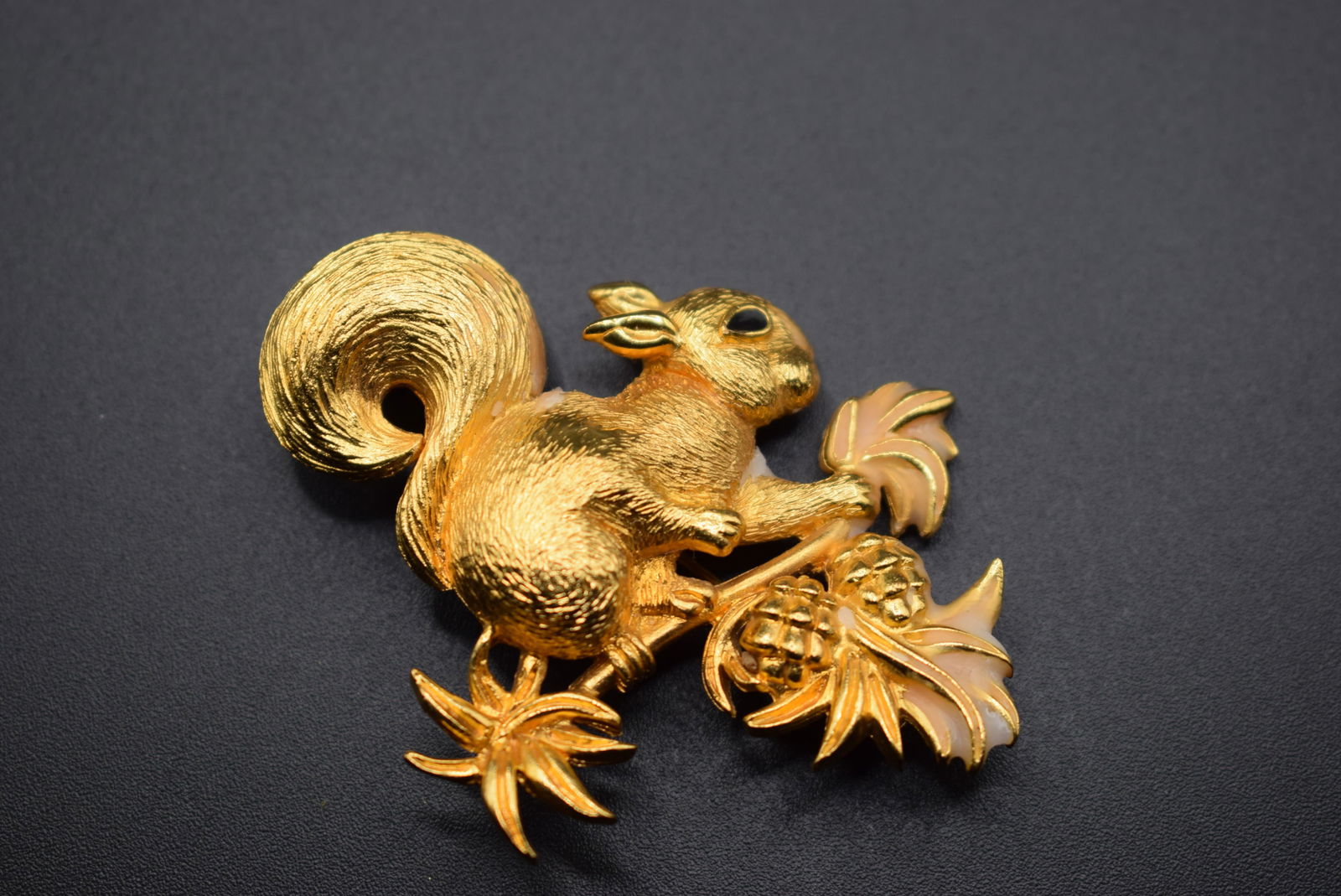 Carven France Signed Squirrel figural animal Brooch Pin Enamel vintage   .Lot#147 (1 of 3)