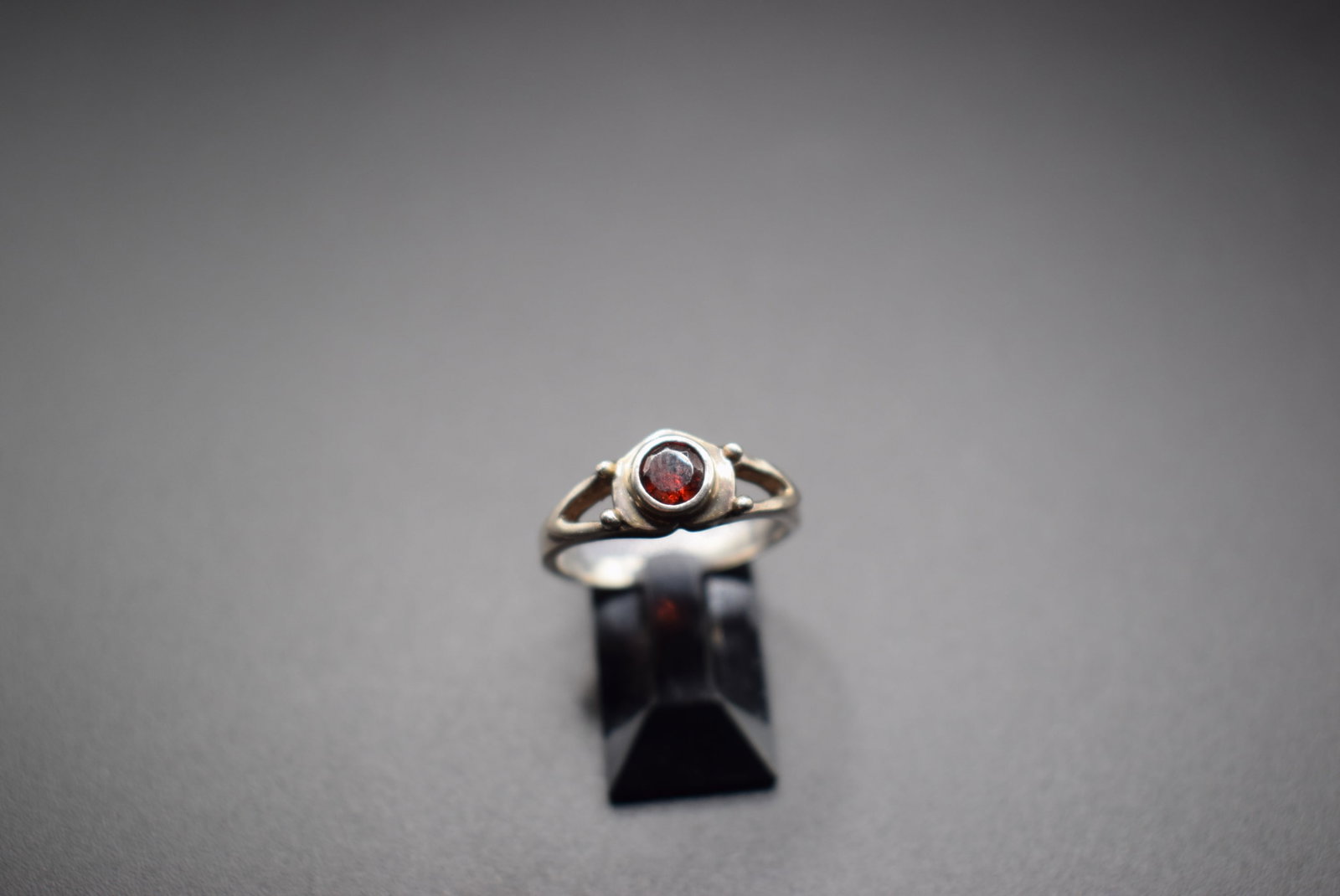 Garnet Sterling Silver 925 Heart Ring size 7.75 .Lot#159: Garnet Sterling Silver 925 Heart Ring size 7.75
