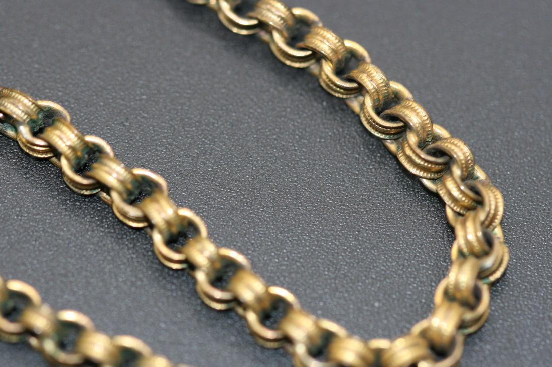 Book Chain Pocket Watch Chain Vintage Necklace .Lot#181: Book Chain Pocket Watch Chain Vintage Necklace measures 17" long 1/4" wide the chain has a new hook put on it which is not original to the chain but can be replaced by a watch fob or other hook, it wo