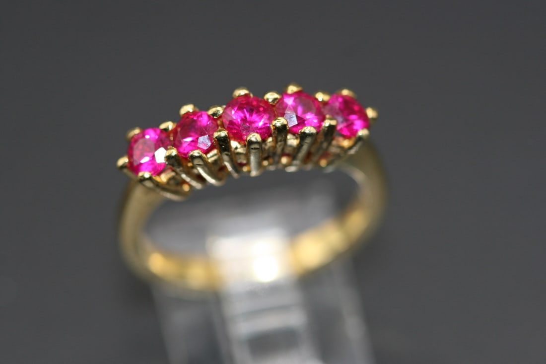 Fuchsia Rhinestone Cocktail Ring Size 6.5     .Lot#182 (1 of 3)