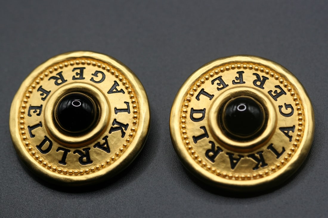 Karl Lagerfeld vintage 1980's Huge Button Signed Clip Earrings .Lot#205: Karl Lagerfeld vintage 1980's Huge Button Signed Clip Earrings measures 1 3/4" in diameter