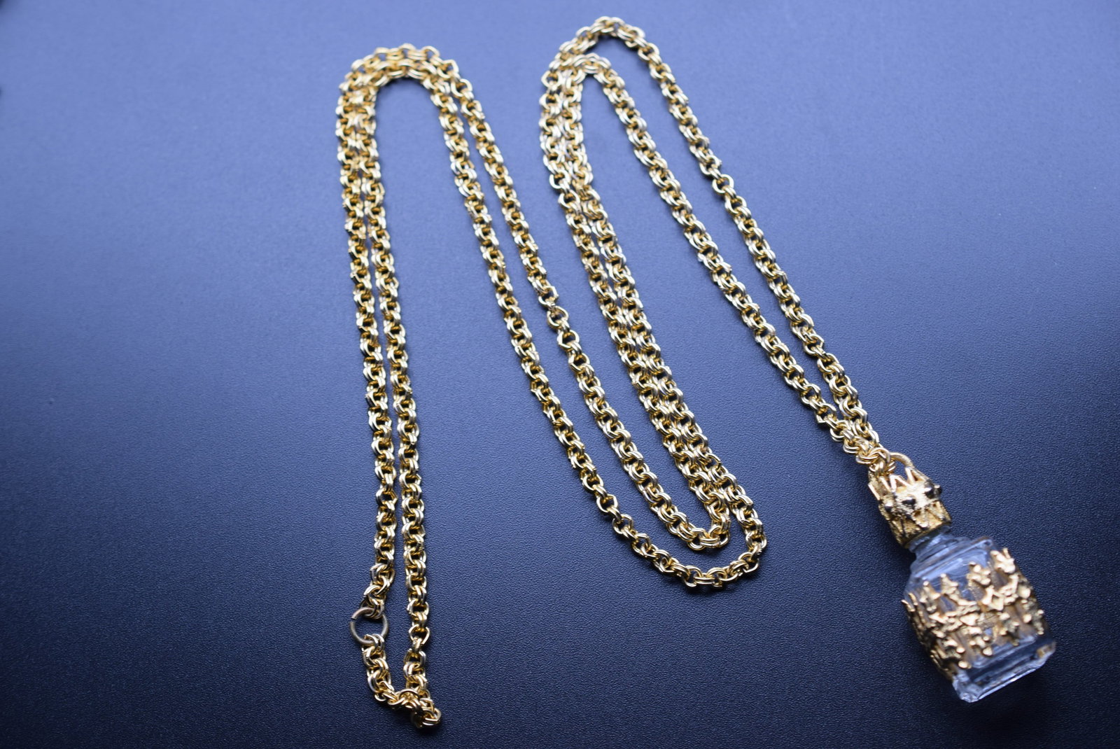 36" chain Glass Bottle Pendant Necklace Bottle Lot#CF 225: 36" chain Glass Bottle Pendant Necklace Bottle measures 1 3/4" x 3/4"