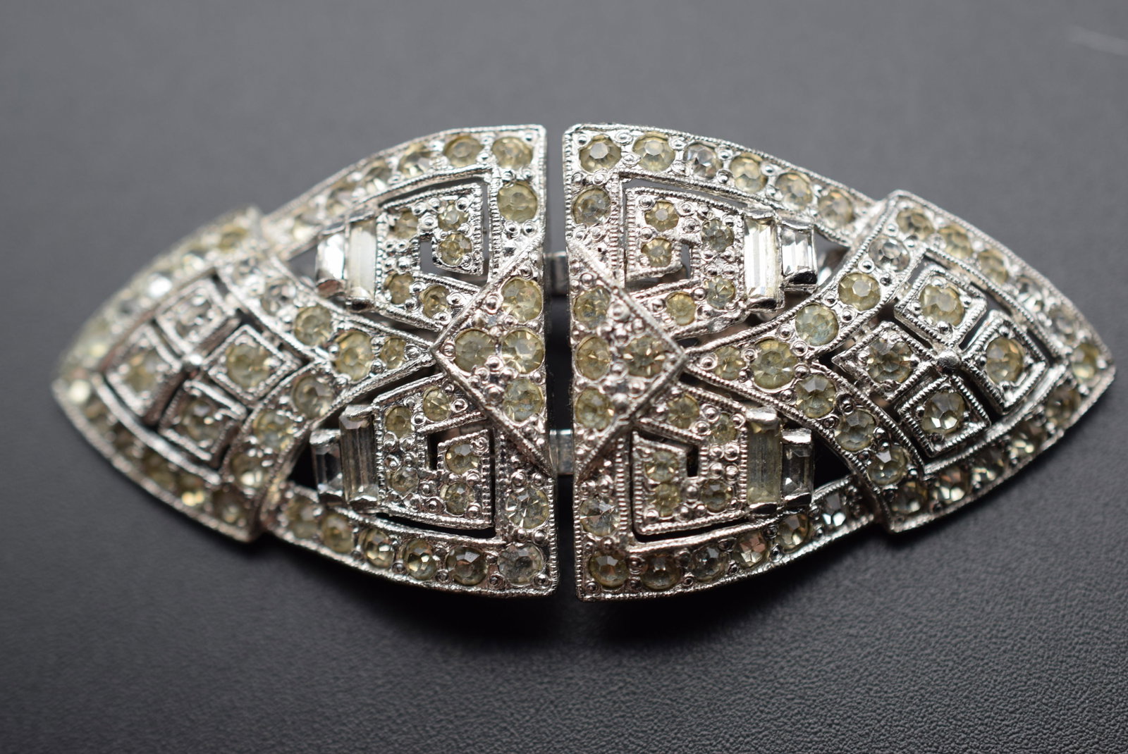 Duette Clip Brooch Pin Vintage 1940's Rhinestone Lot#CF 232: Duette Clip Brooch Pin Vintage 1940's Rhinestone Measures 2 3/4" x 1 1/8"