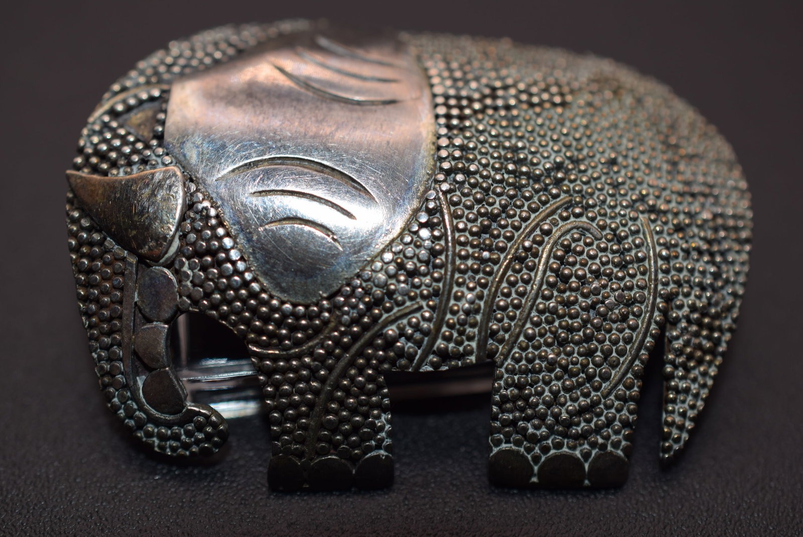Repousse Dots Sterling Silver 925 Elephant Brooch Pin Lot#CF 241: Repousse Dots Sterling Silver 925 Elephant Brooch Pin weighs 6.22 grams measures 1 1/2" x 1 1/8"