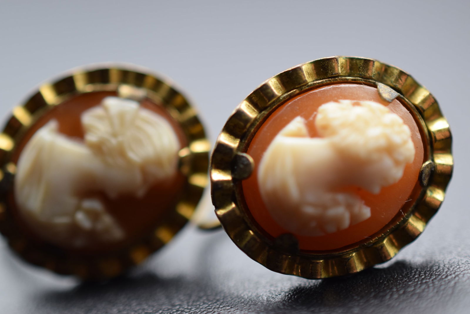 Cameo Screwback Earrings Vintage Lot#CF 242: Cameo Screwback Earrings Vintage measures 5/8" x 1/2"