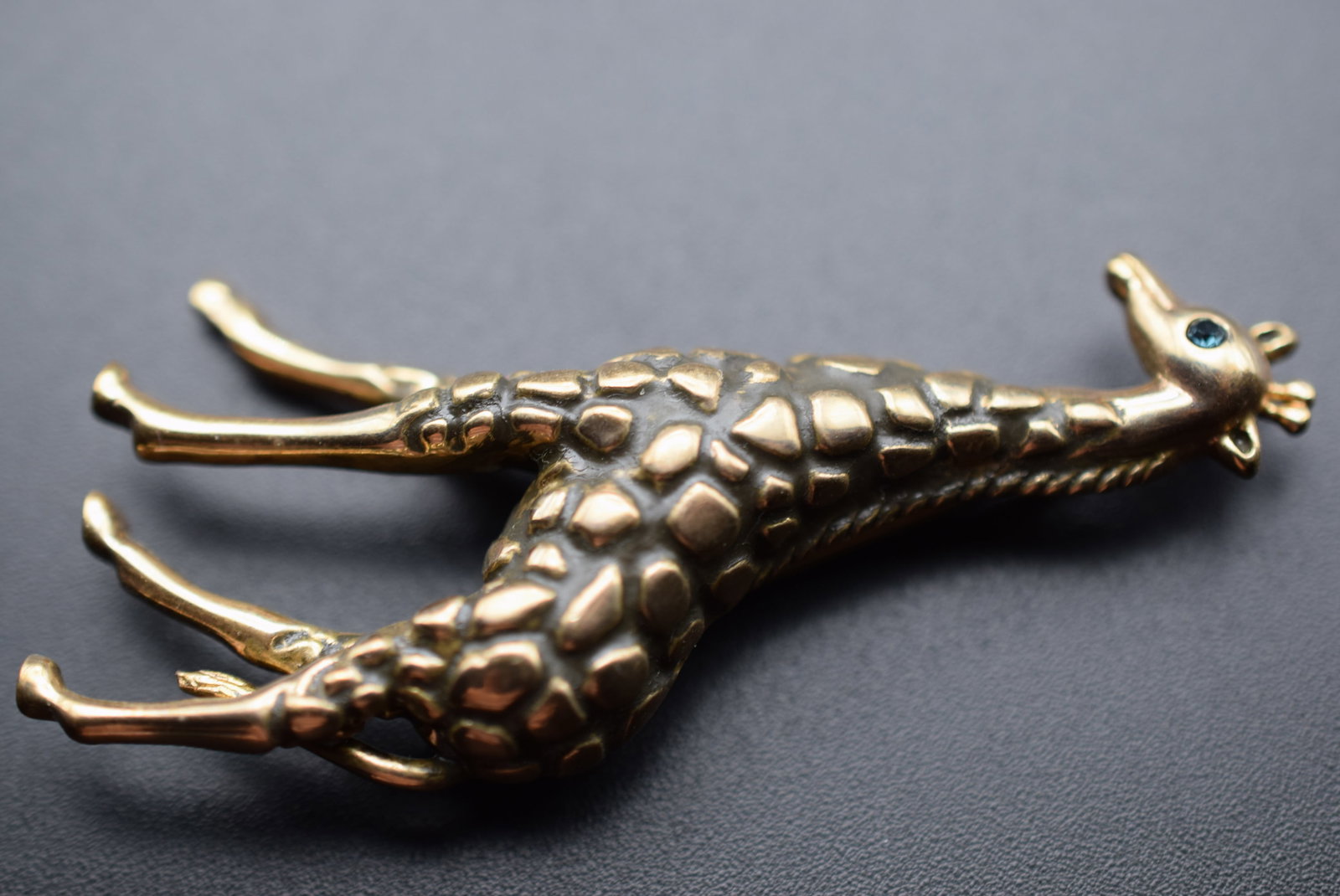 Krementz Giraffe Brooch Pin Vintage Lot#CF 243: Krementz Giraffe Brooch Pin Vintage measures 2 1/2" x 1 1/4"
