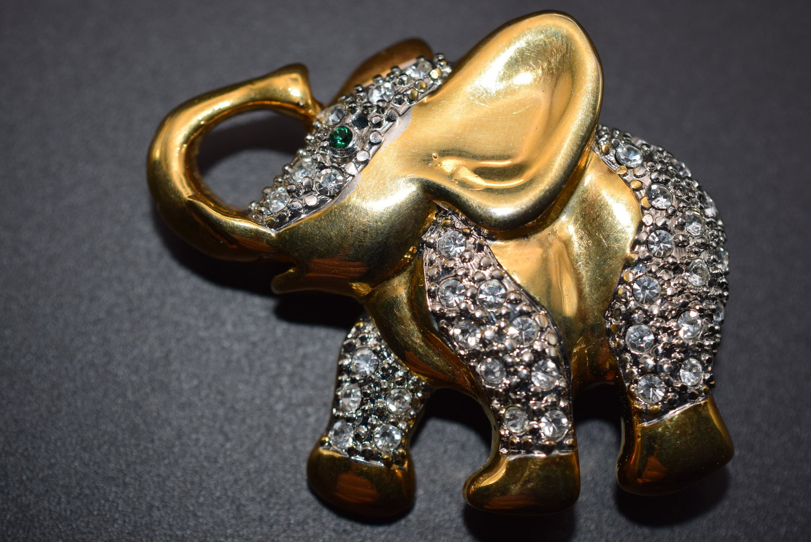 Lucky Elephant Rhinestone Brooch Pin Lot#CF 254: Lucky Elephant Rhinestone Brooch Pin measures 2" x 1 3/4"