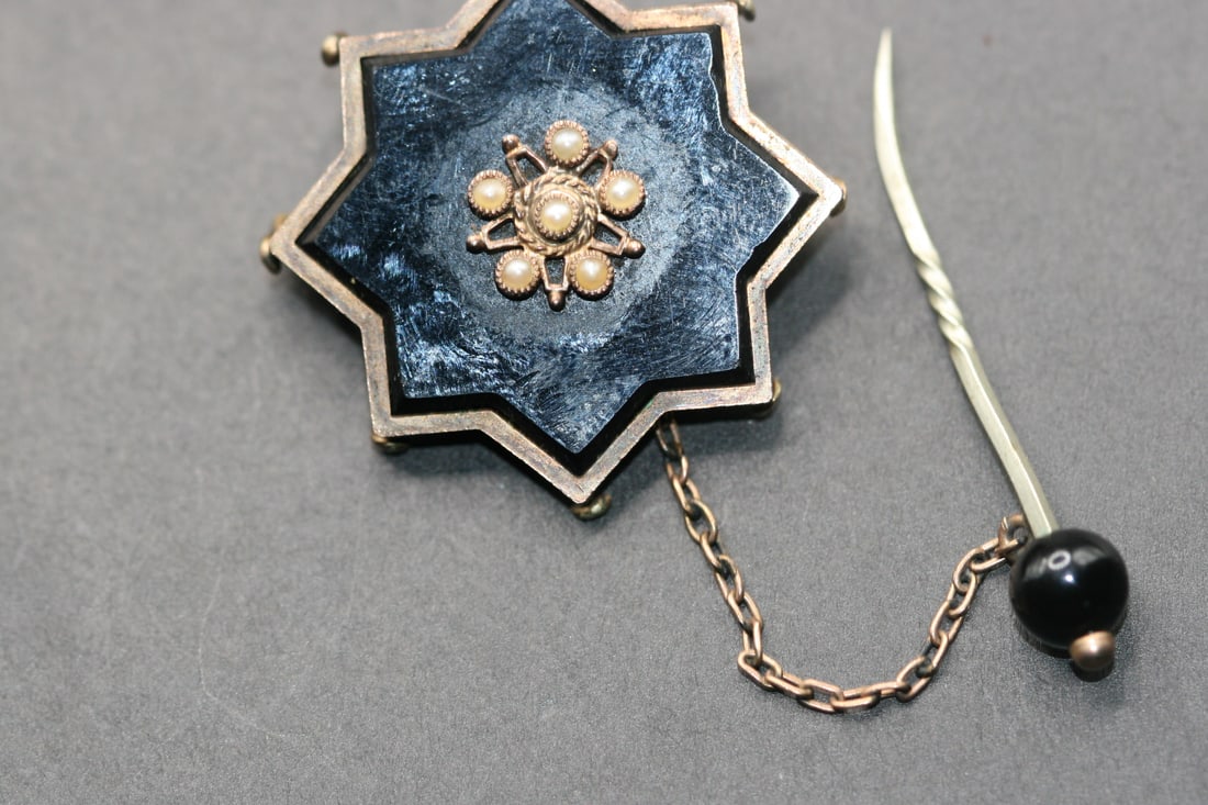 Edwardian Vintage Jet Genuine Pearl Brooch Pin with dagger   .Lot#265 (1 of 2)