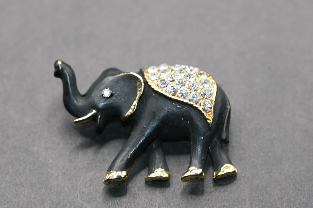 Black Elephant Rhinestone Brooch Pin .Lot#277: Black Elephant Rhinestone Brooch Pin measures 1 5/8" x 1 1/8"