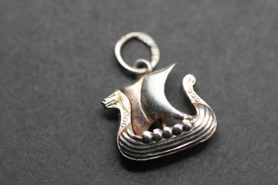 Viking Norwegian Sailing Ship Charm Pendant Silver 830 vintage  .Lot#293 (1 of 3)