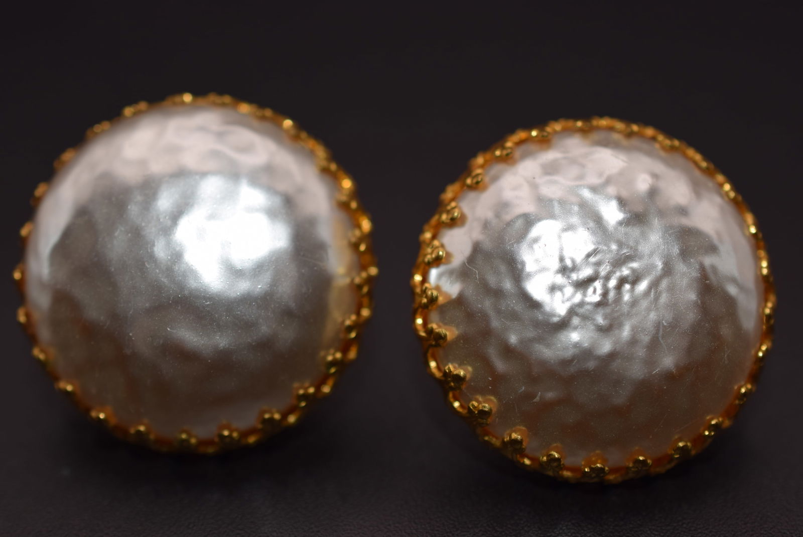 Miriam Haskell Vintage Huge Baroque Pearl Screwback Earrings 1950's Lot#CF 330: Miriam Haskell Vintage Huge Baroque Pearl Screwback Earrings 1950's measures 1" in diameter and signed Miriam Haskell on the backs and Pat 2400513