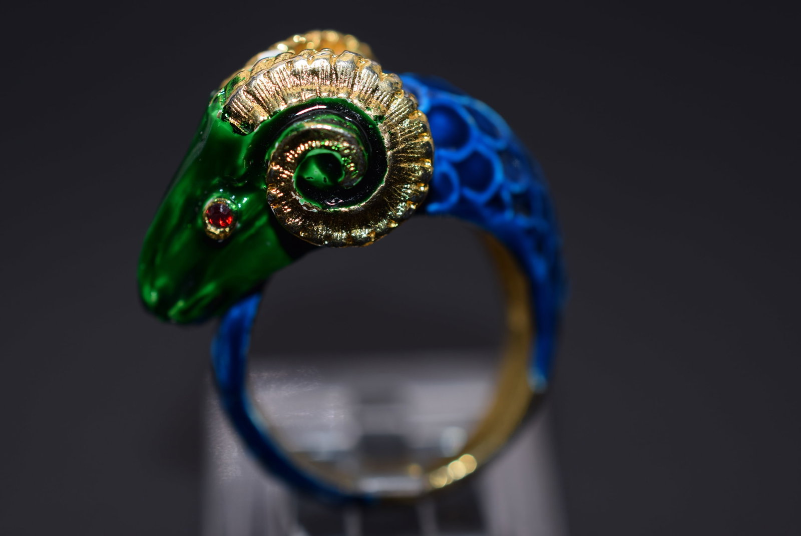 Ram Enamel Beautiful Colors and Textures Ring Size 5.25 Vintage Lot#CF 356: Ram Enamel Beautiful Colors and Textures Ring Size 5.25 Vintage top measures 1/2" wide