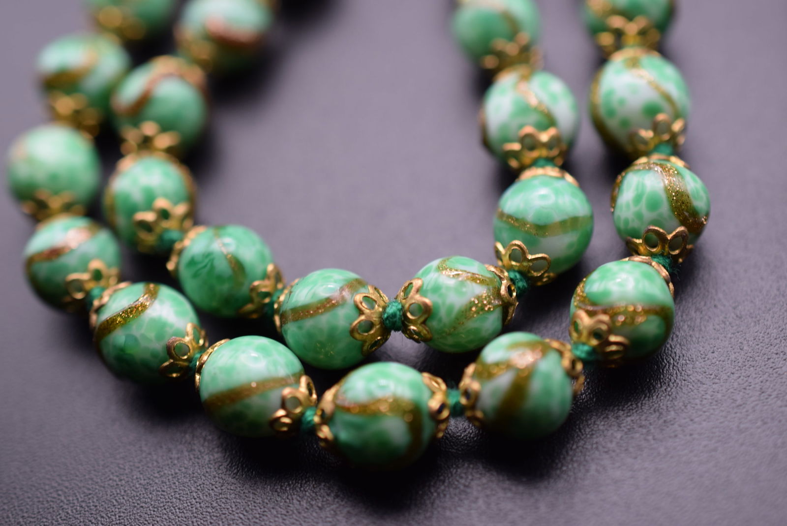 28" Venitian Glass Vintage Necklace Lot#CF 358: 28" Venitian Glass Vintage Necklace beads measure 8mm