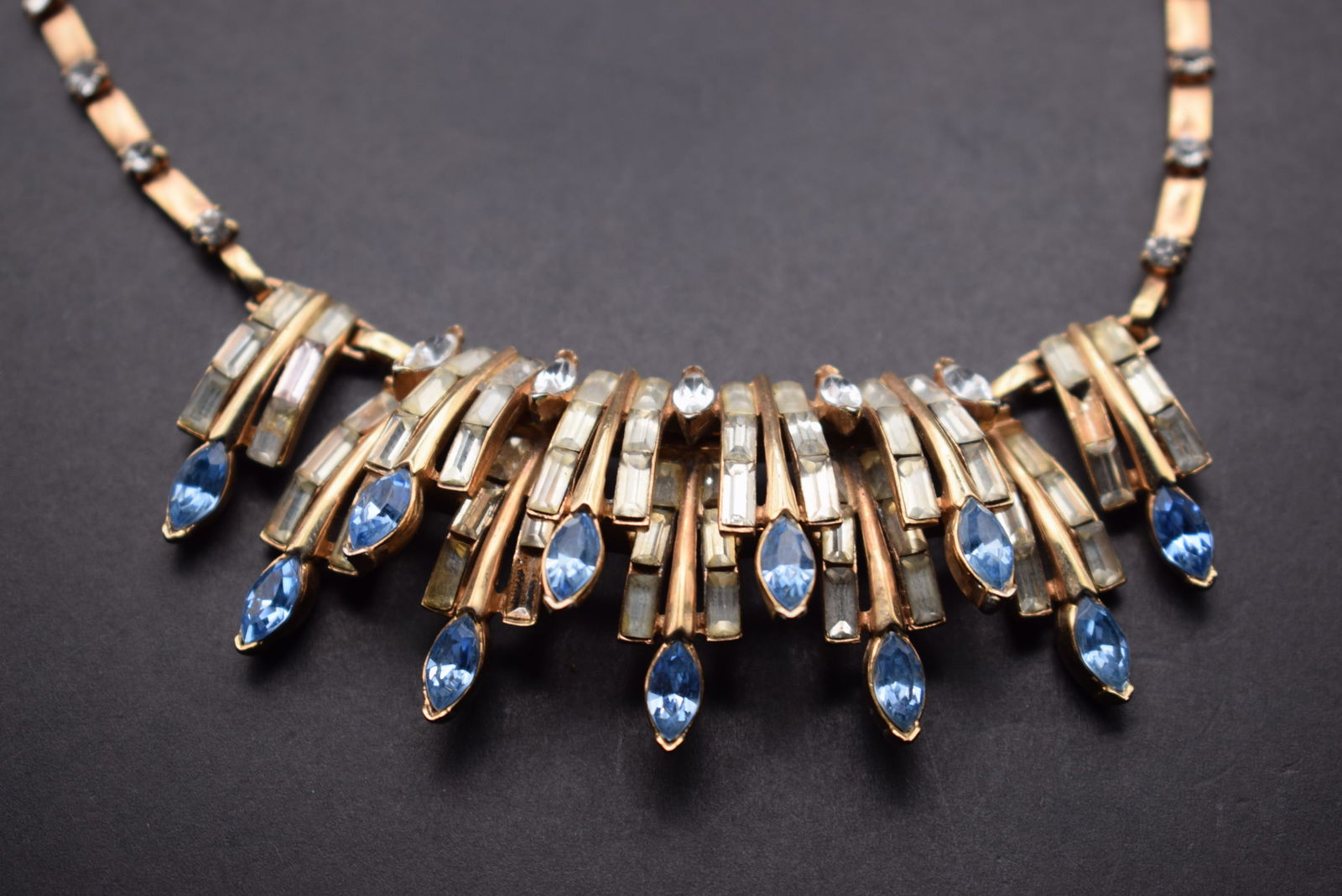 Amazing Rhinestone Spray Baguette Necklace Vintage Lot 387: Amazing Rhinestone Spray Baguette Necklace Vintage Stunning 1940's Rigid Center piece 3D unsigned Beauty measures 14" long drop front 1 1/2"