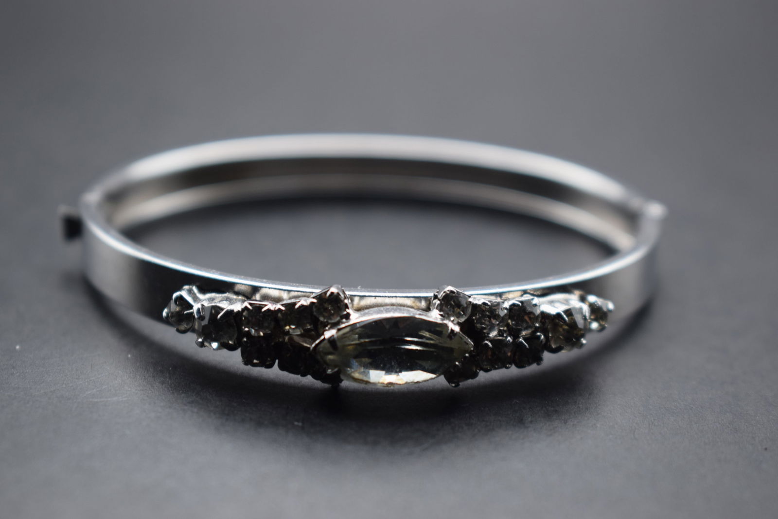 Rhinestone Rigid Hinged Bracelet Bangle vintage Lot 403 (1 of 4)