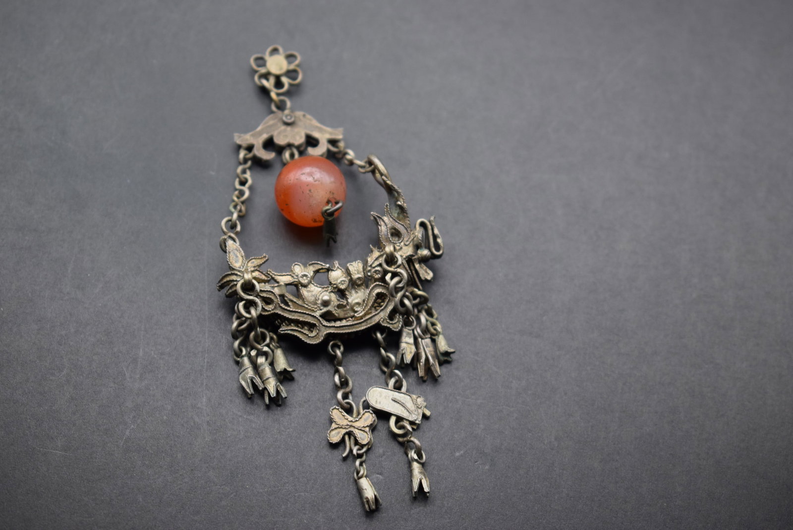 Agate Etruscan Pendant vintage Lot 420: Agate Etruscan Pendant vintage measures 4" x 1 3/4"