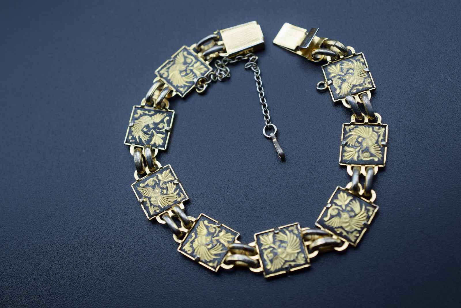 Niello Damascene Fine Bracelet Vintage Lot#CF 435: Niello Damascene Fine Bracelet Vintage measures 7 1/2" x 1/2" with working safety chain
