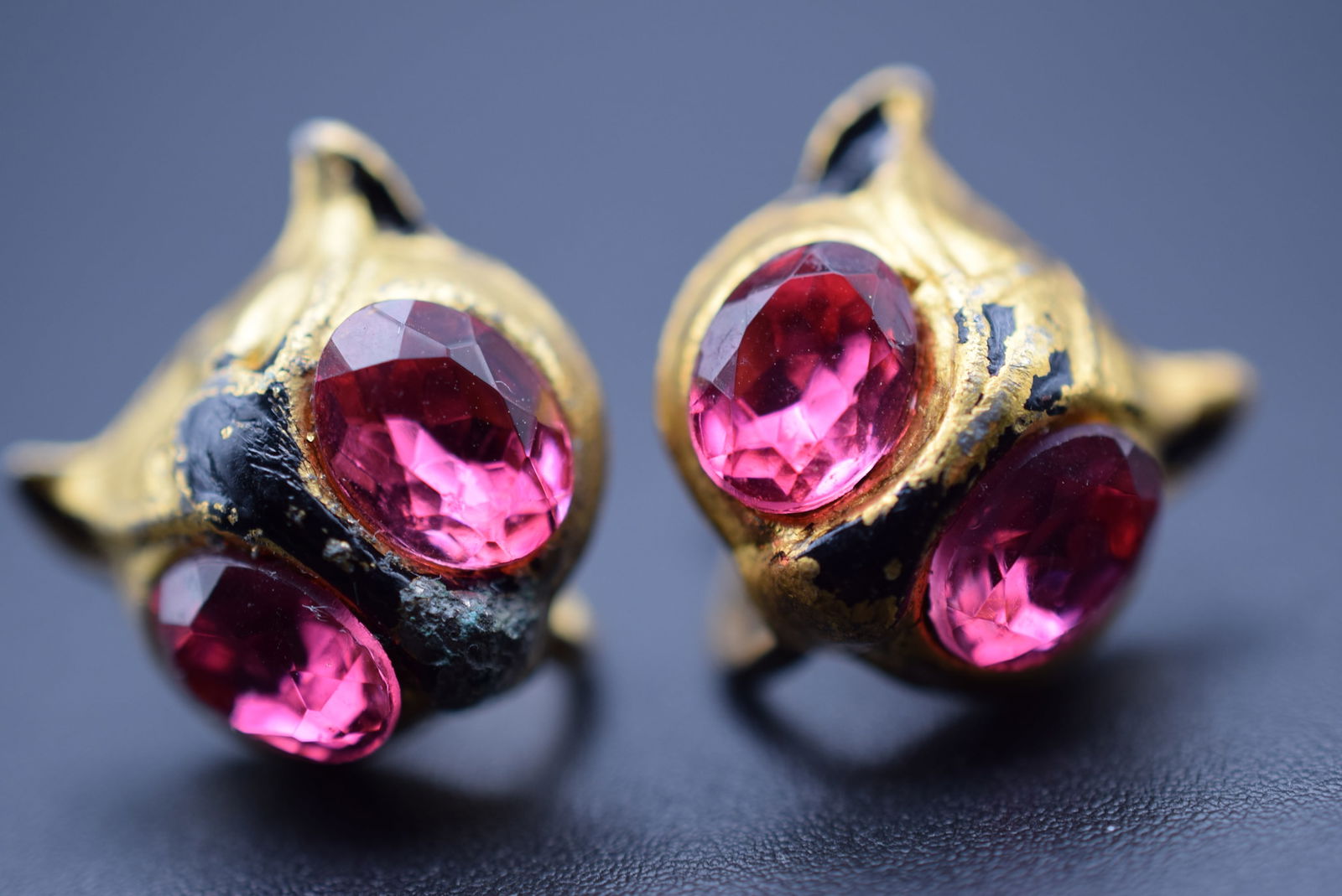 Owl Rhinestone Vintage 1940's Screwback Lot#CF 453: Owl Rhinestone Vintage 1940's Screwback Earrings measures 3/4" x 5/8" some black paint missing to the nose of one especially