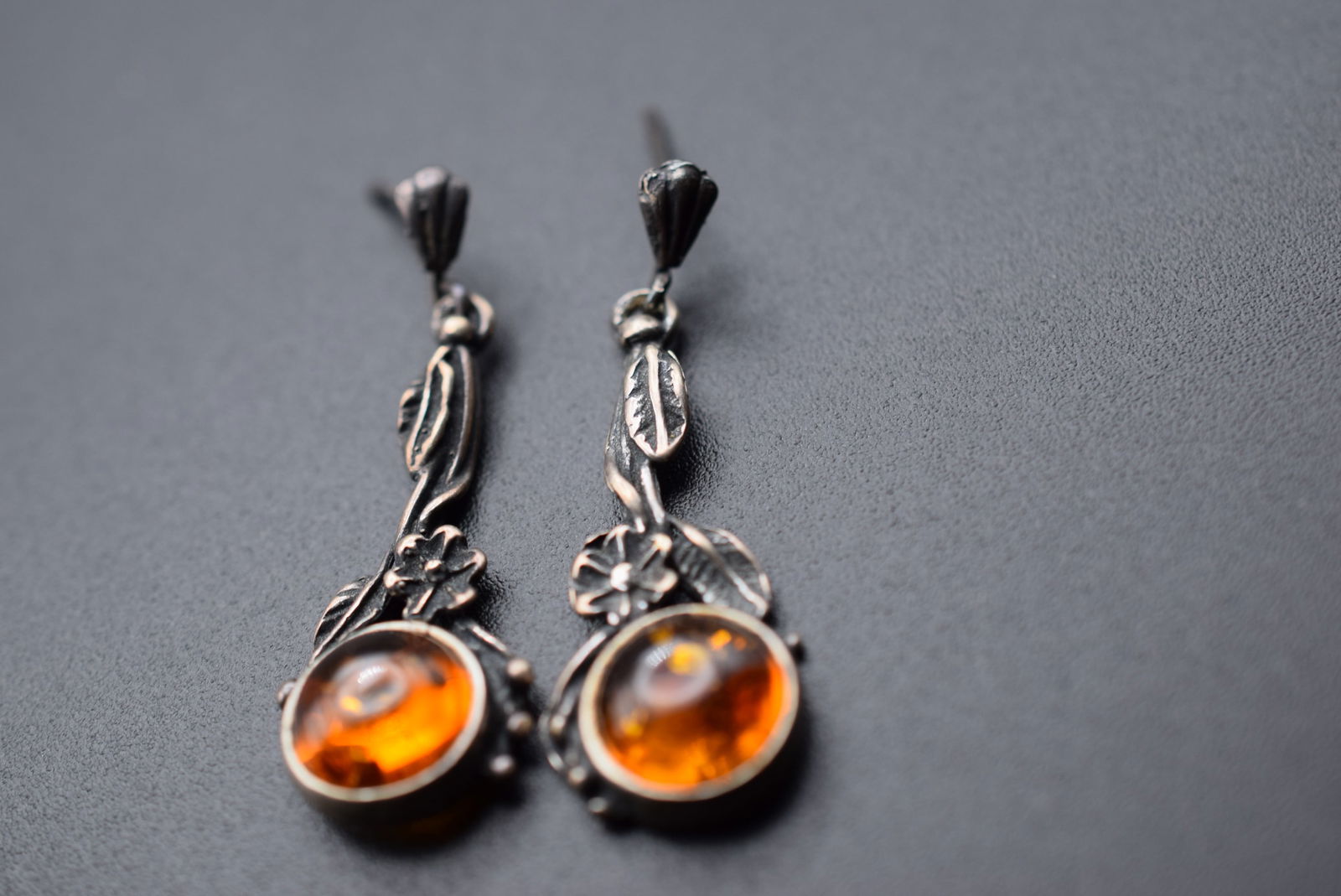 Genuine Amber Sterling Pierced Drop Lot#CF 466: Genuine Amber Sterling Pierced Drop Earrings measures 1 1/2" long x 1/2" no butterfly backings unsigned