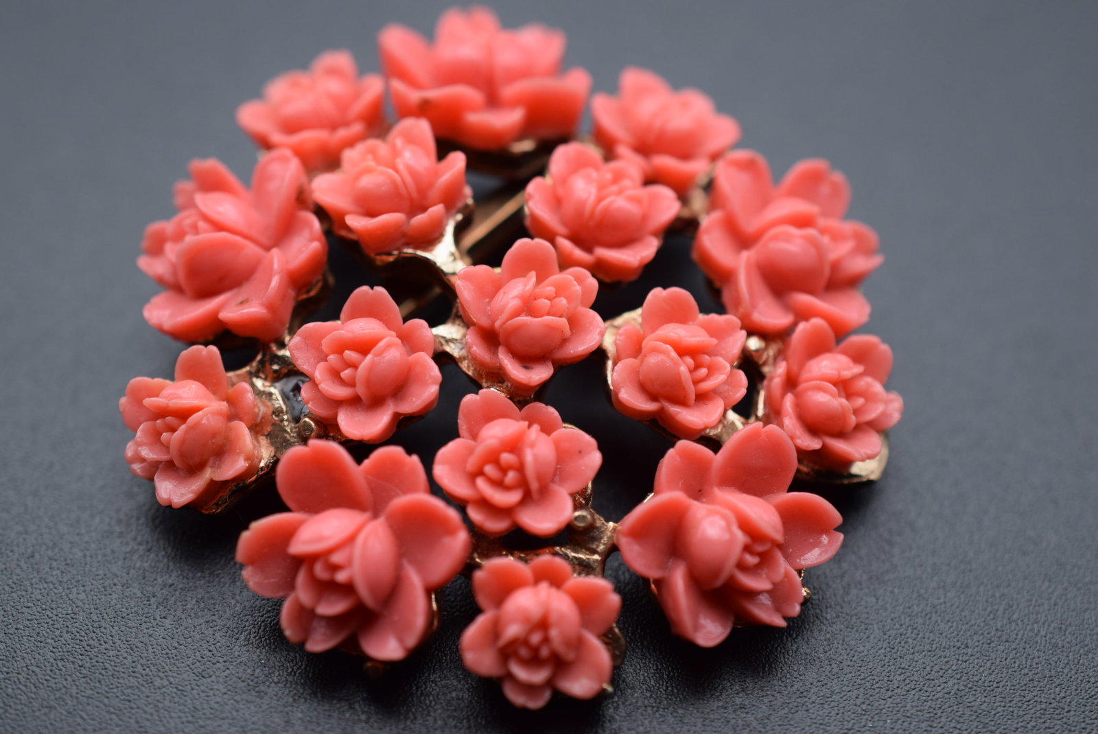 Carved Coral imitation Flowers Brooch Lot#CF 475: Carved Coral imitation Flowers Brooch Pin 1940's Vintage measures 2" in diameter