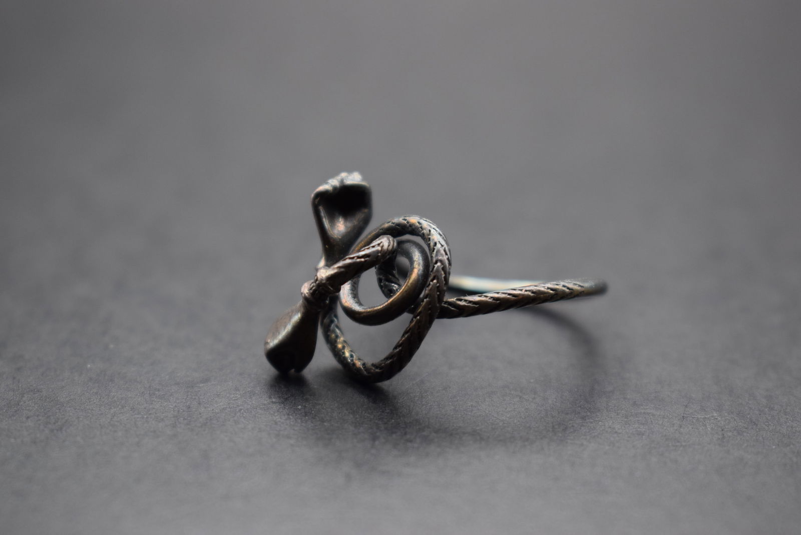 Sterling Silver 925 Vintage Modernist Double Fist Hand Ring Size 8 Lot 478 (1 of 8)