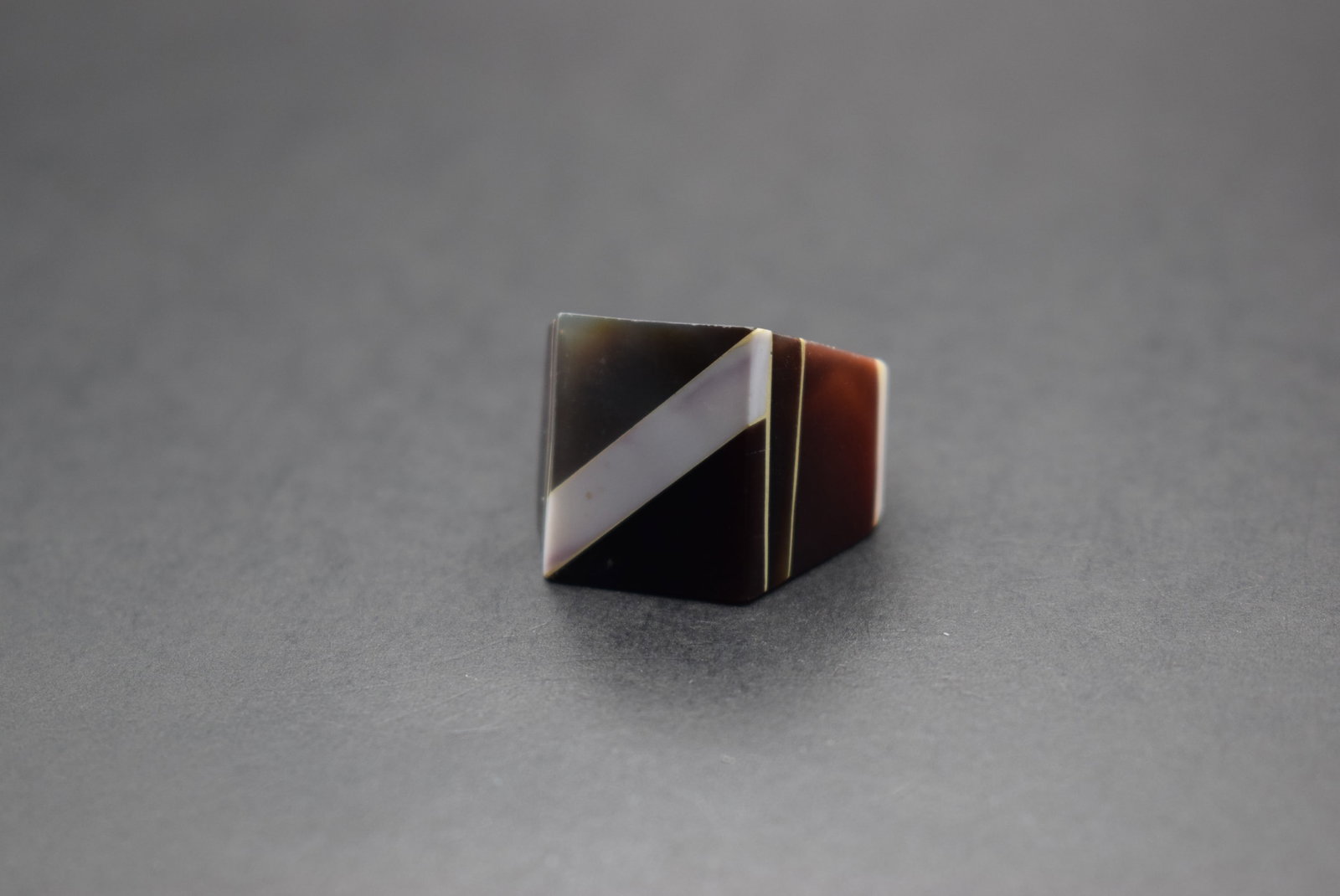 Mother of Pearl Ring Size 8.5 Lot 487: Mother of Pearl Ring Size 8.5