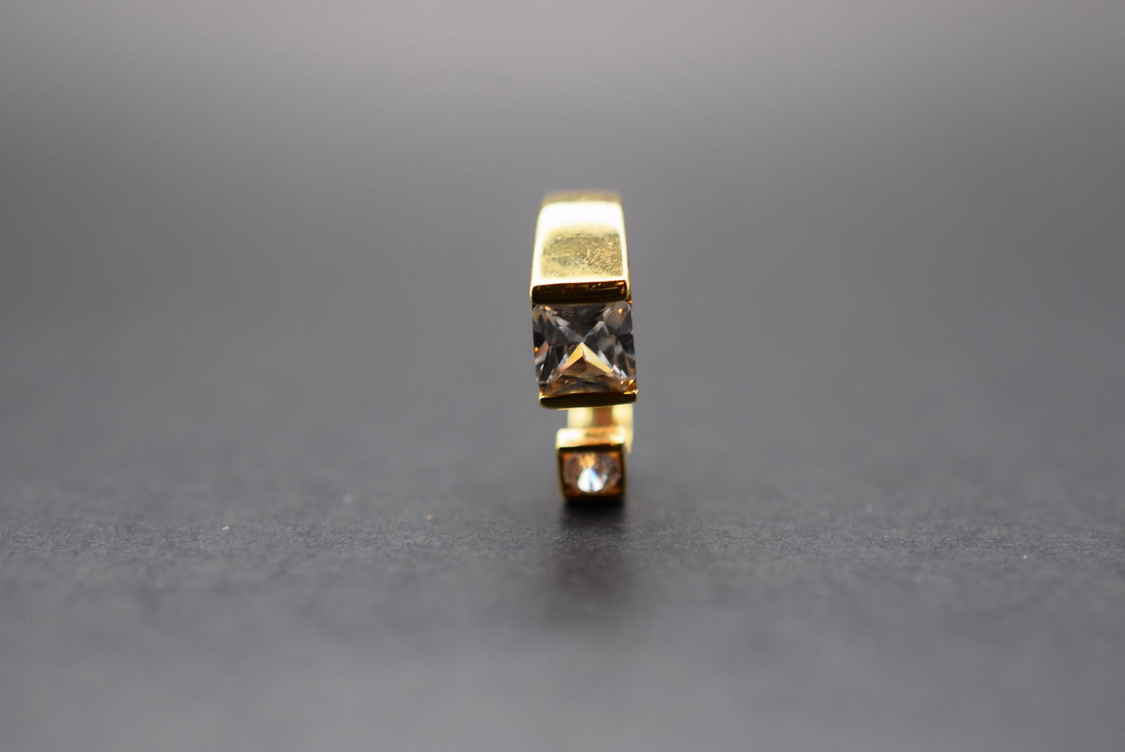 Modernist Ring Cubic Zirchon Size 7.5 Lot 506 (1 of 3)