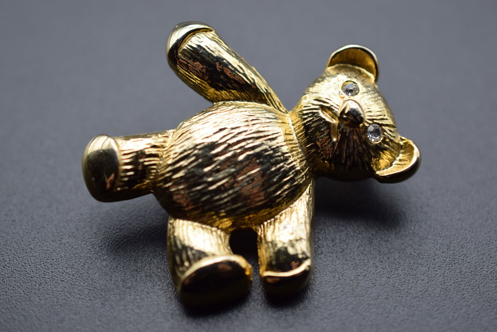 Teddy Bear Brooch Pin measures Lot#CF 518 (1 of 2)