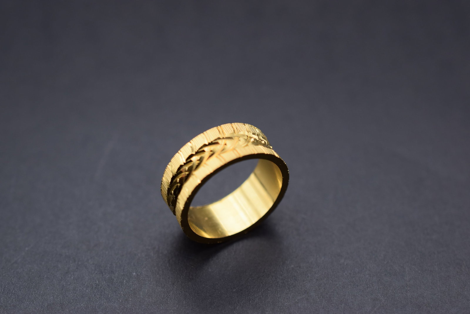 1970's Band ring size 6 Lot 520: 1970's Band ring size 6 measures 3/8" wide