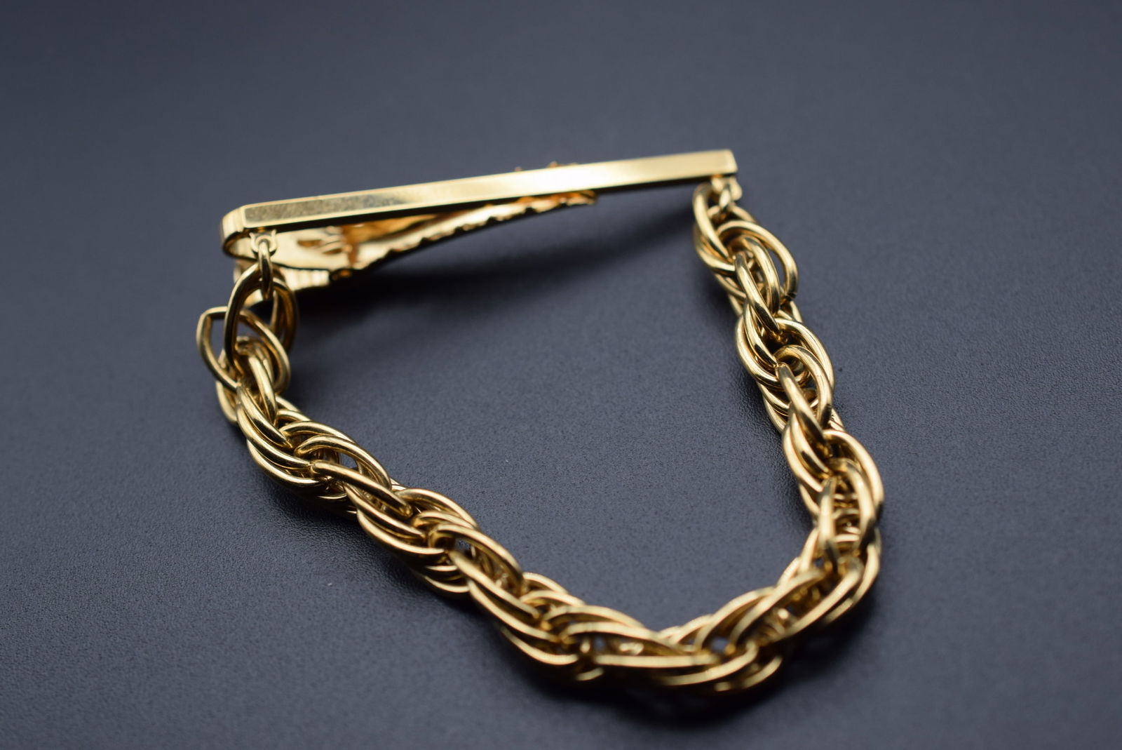 Vintage Tie Clip with chains  Lot#CF 533 (1 of 2)