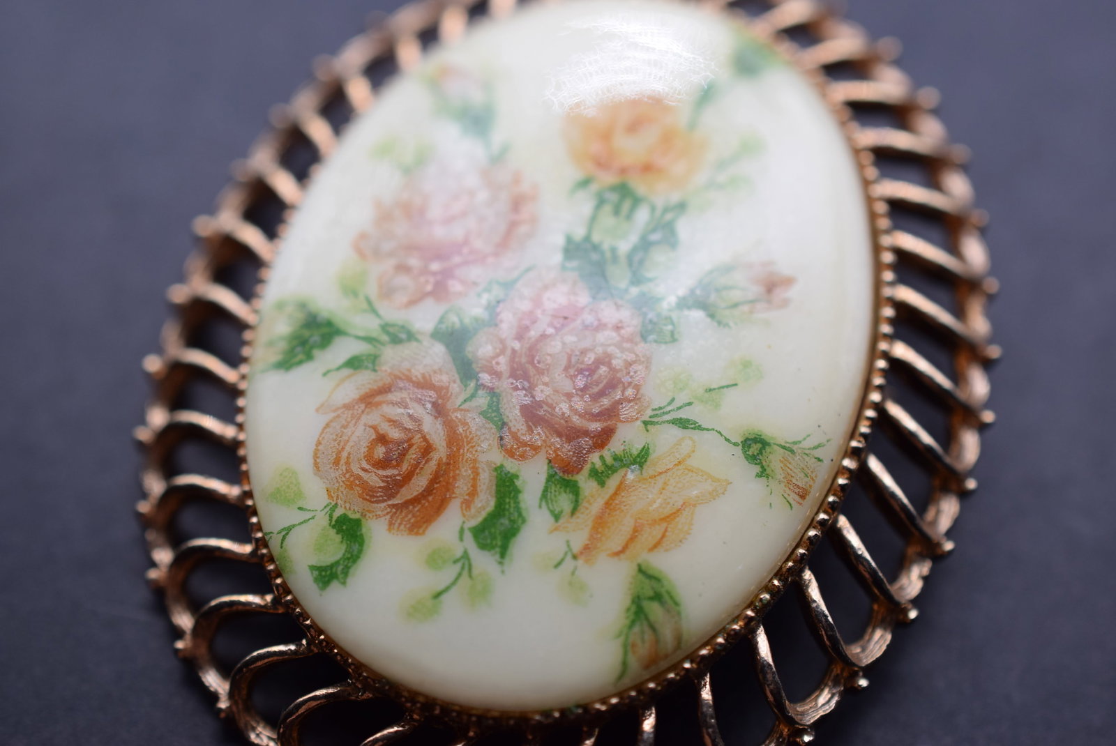 Michele Lynn Flowers Big Brooch Pin Pendant Signed Vintage Lot 563: Michele Lynn Flowers Big Brooch Pin Pendant Signed Vintage Measures 2 1/8" x 1 3/4"