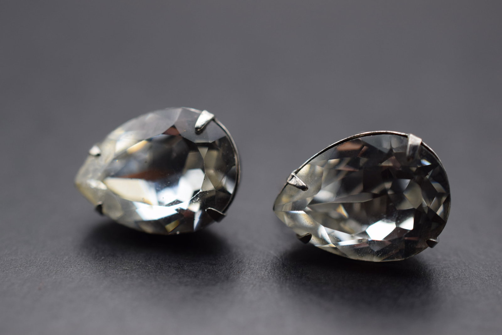 Sherman Signed Screw Back Pear Solitaire Earrings Vintage 1950's Lot 570: Sherman Signed Screw Back Pear Solitaire Earrings Vintage 1950's measures 3/4" x 5/8"