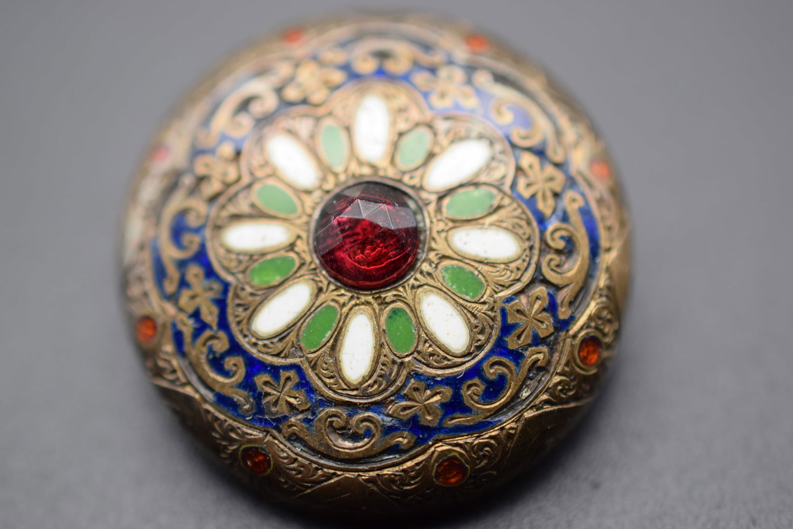 Mine Cut Garnet Enamel Edwardian Lot#CF 581: Mine Cut Garnet Enamel Edwardian Brooch Pin Vintage measures 1 1/8" in diameter