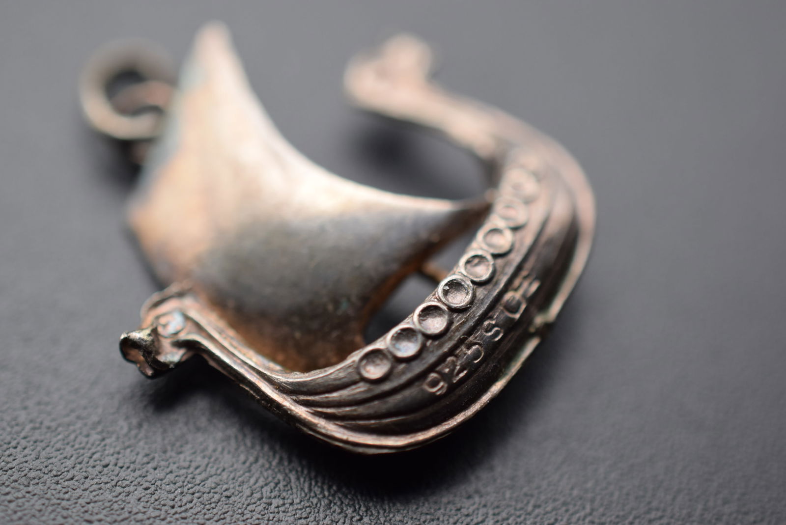 Viking Long Ship Vintage Charm Pendant Sterling Silver 925 Lot# DG 13: Viking Long Ship Vintage Charm Pendant Sterling Silver 925 measures 7/8" x 1"