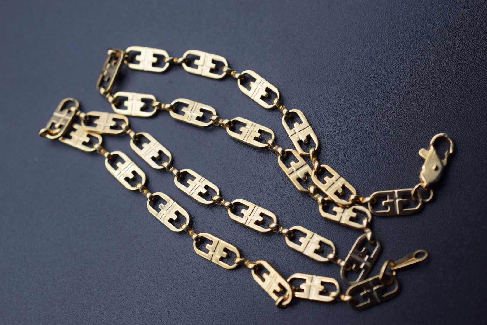 1970's vintage intricate chain Lot# DG 20 (1 of 2)